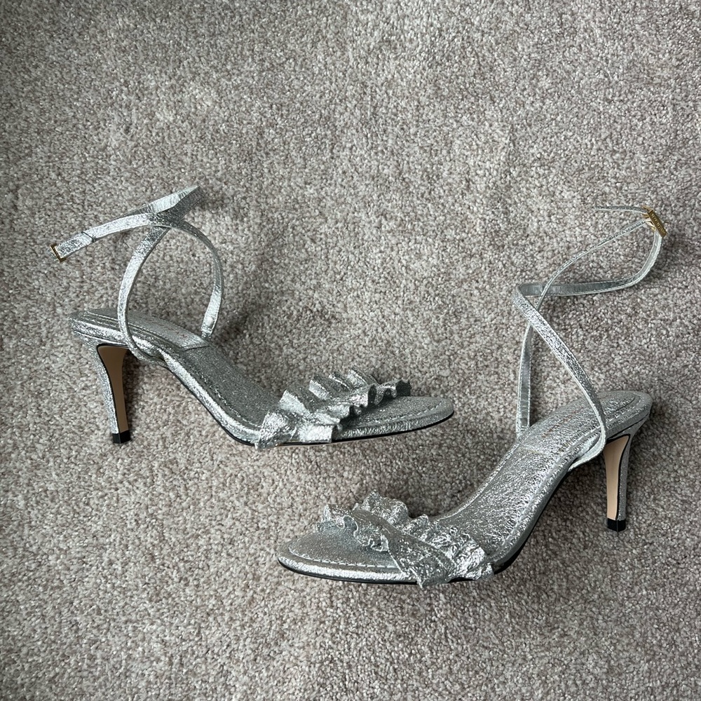 GOOD AMERICAN Size 10 Ankle Strap Heels ruffle strap metallic silver - Picture 9 of 14